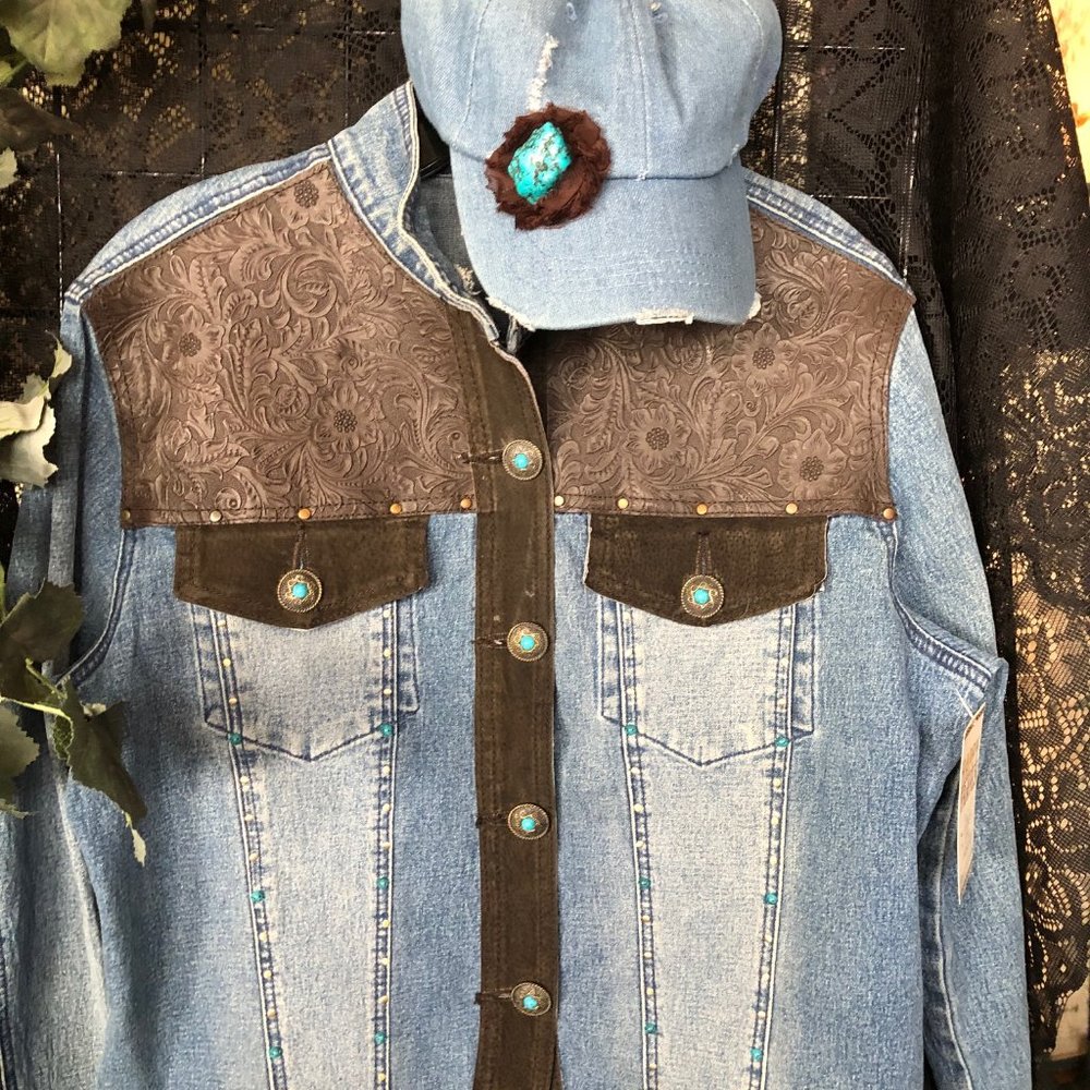 DIANE GILMAN - XL suede with matching cap with turquoise center in flower on cap